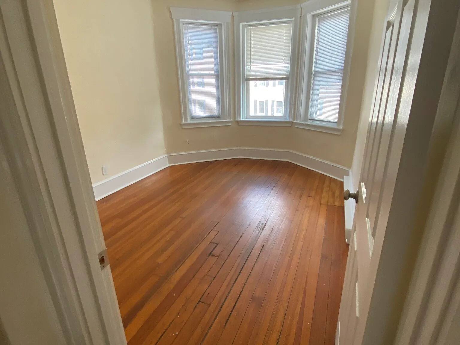 2 bed, 999 sqft, $3,500 — Photo 2