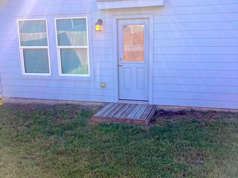 2906 Millikan Dr — Photo 16