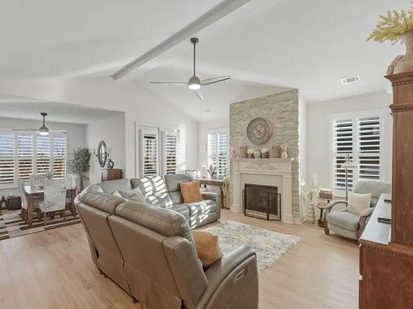 585 Nature Trl, Soddy Daisy, TN 37379