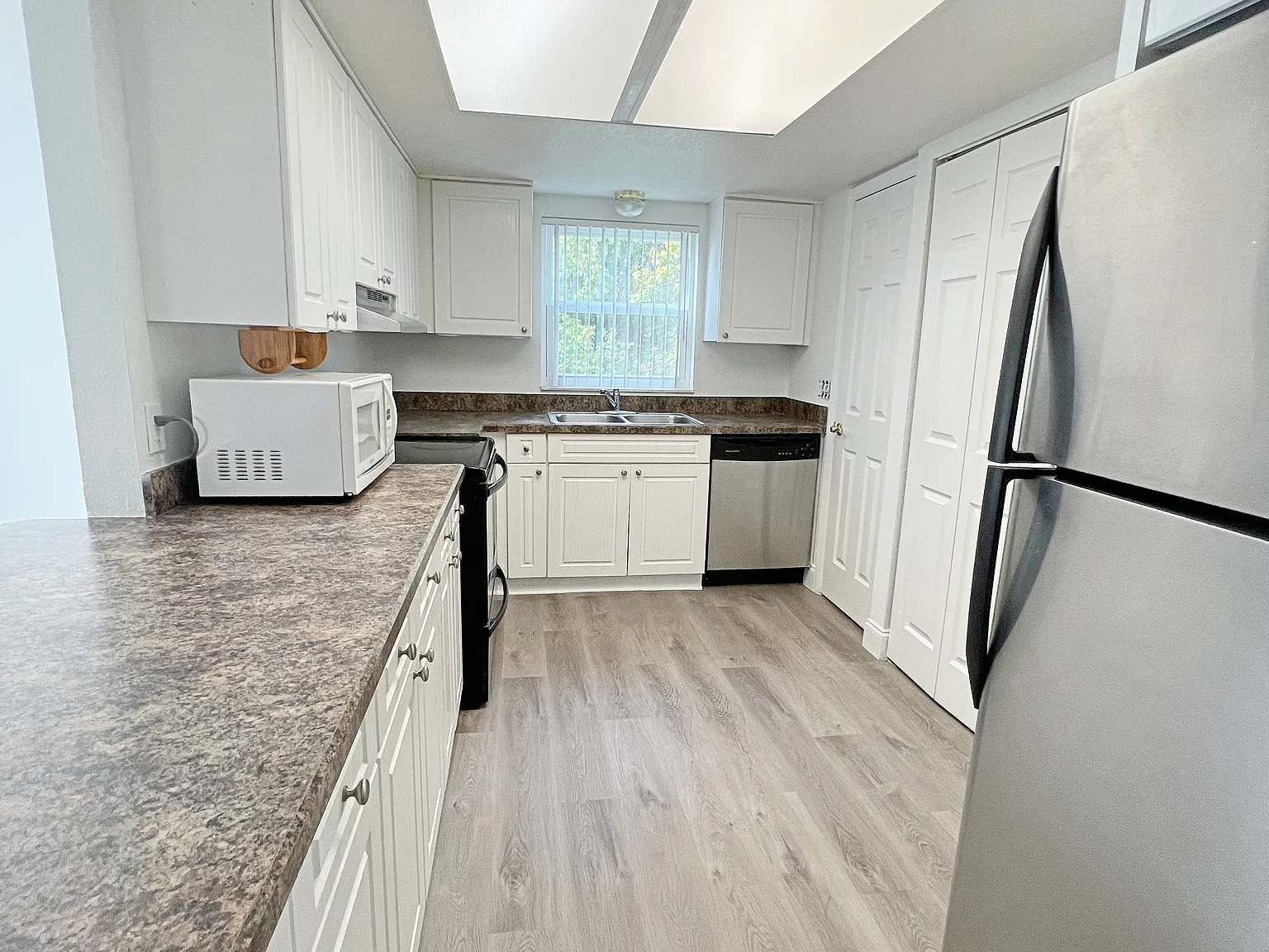 2 bed, 905 sqft, $1,590 — Photo 4