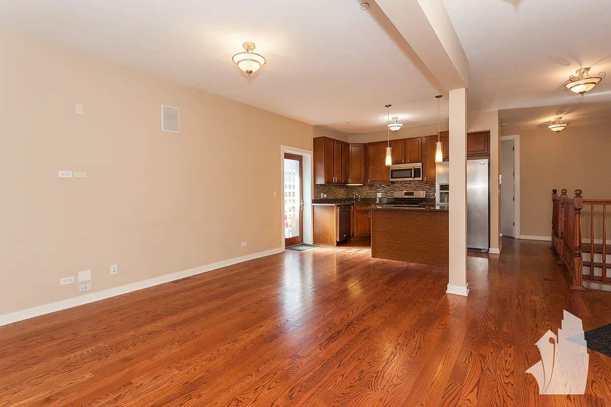 3 bed, 2.5 bath, 1500 sqft, $4,000 — Photo 2