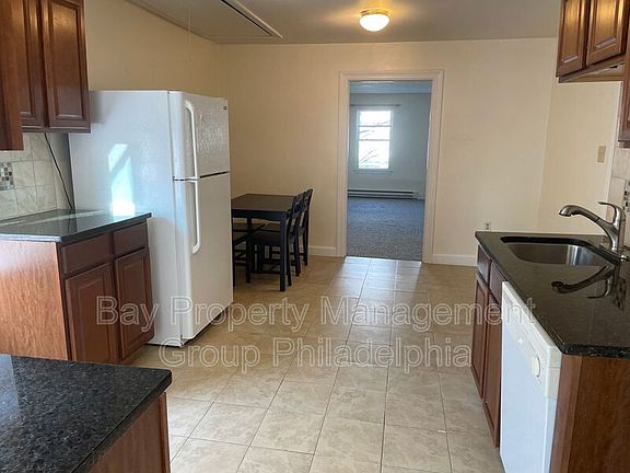 2nd image of 318 1/2 W Main St APT 5