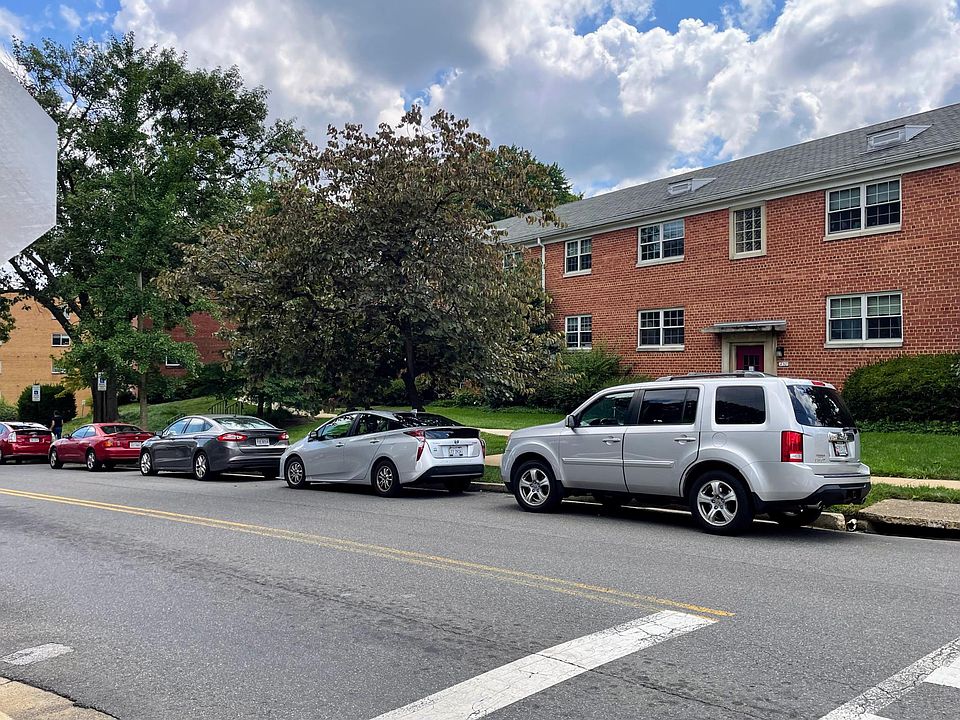 1st image of 832 S Greenbrier St APT 4