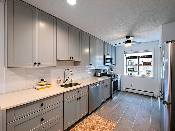 4th image of 72 Henry St APT 10B