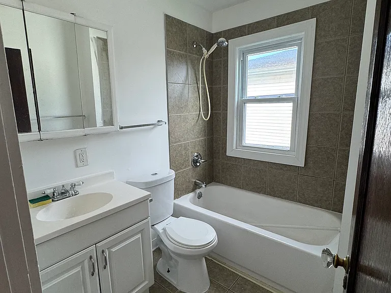 27 Dignity Cir #UPPER — Photo 2