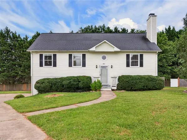 3921 Quillmark Ct, Winston Salem, NC 27127