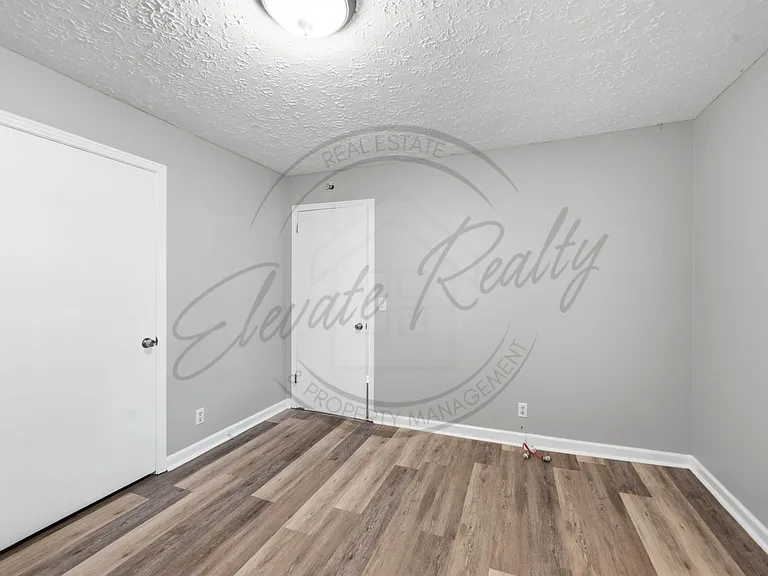722 Heritage Square Dr — Photo 12
