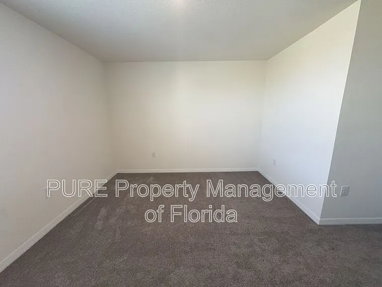 8702 SW 46th Ave — Photo 32