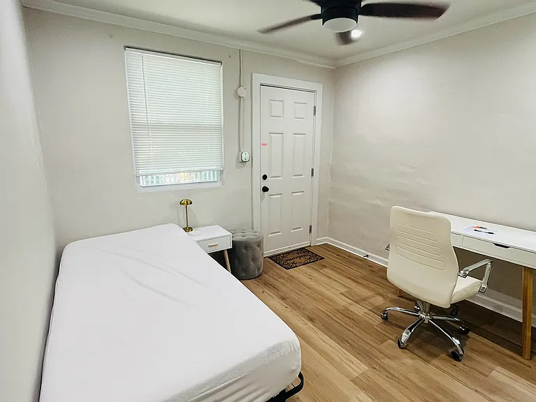 1121 Mecaslin St NW #B — Photo 7