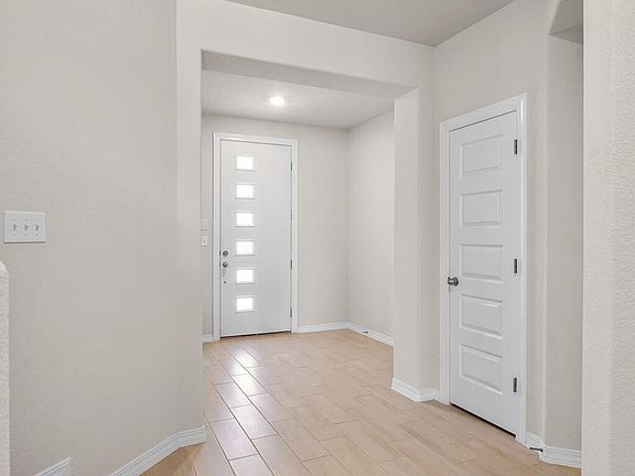 4th image of 2391 Enchanted Crown Ln