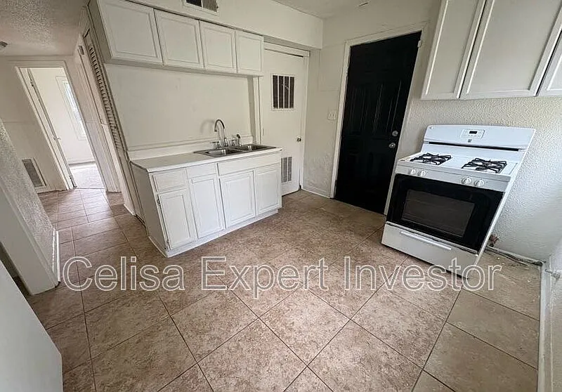 2 bed, 1.0 bath, 806 sqft, $1,000 — Photo 3