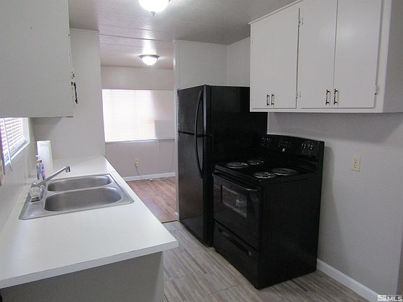 3rd image of 17 Ogden Ln