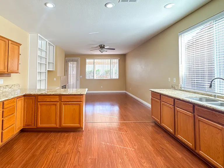 10724 Windrose Point Ave — Photo 6