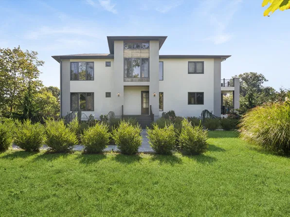 1001 Peconic Bay Blvd, Riverhead, NY 11901
