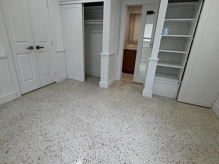 204 S Seacrest Cir — Photo 17