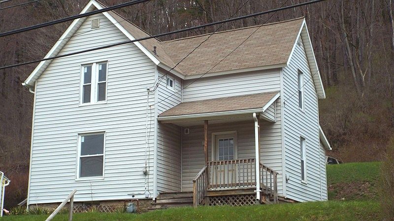 1st image of 313 E 2nd St