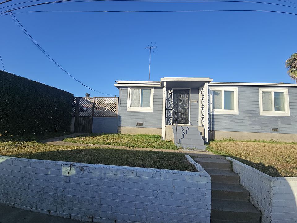 Elevated front Yard of 2297 Comstock St.
