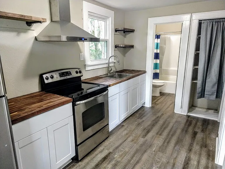 205 N M St — Photo 8