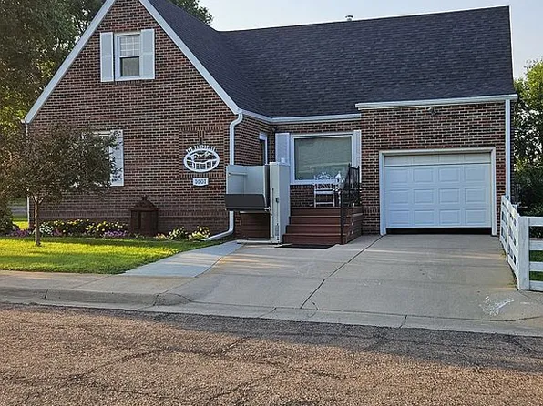 1001 E 4th St, McCook, NE 69001