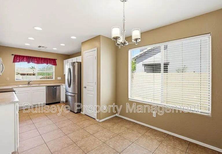 21069 N Jocelyn Ln — Photo 9