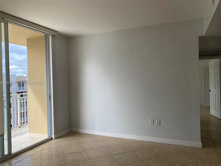 2425 SW 27th Ave #1008 — Photo 13