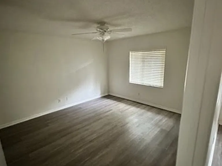 1154 Ashland Ct — Photo 13