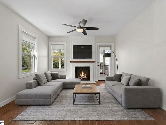 3rd image of 232 Dupont Dr