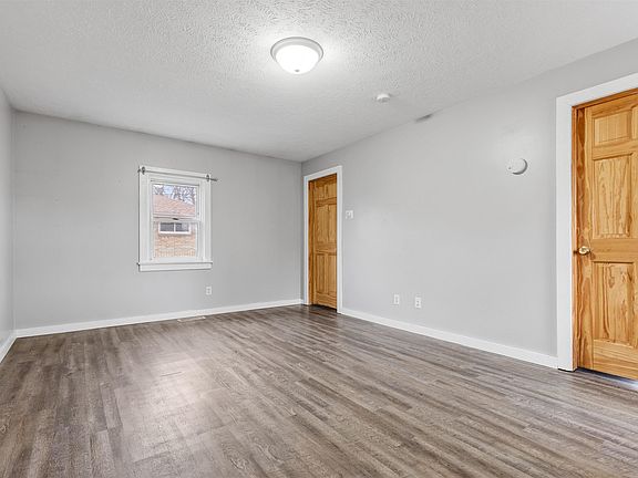 3rd image of 1012 Roosevelt St