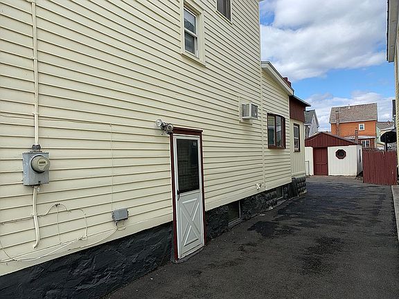 Driveway to the back