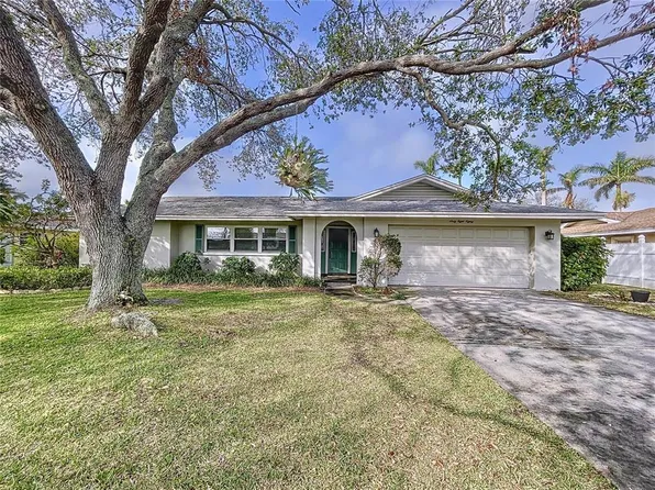 6880 Greenbrier Dr, Seminole, FL 33777