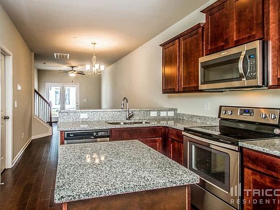 3rd image of 400 Riverwood Ct