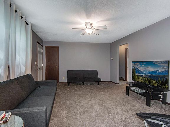 4th image of 1517 Juneau Ln N APT 2