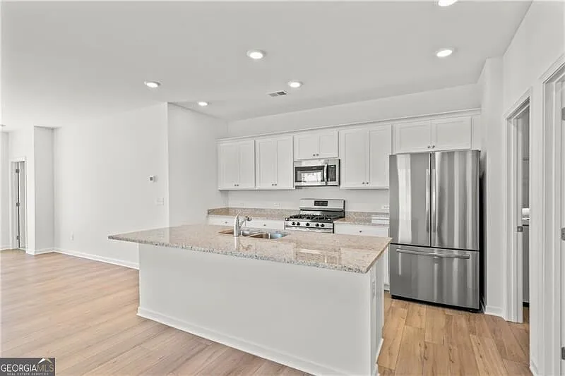 6 bed, 3.0 bath, $2,450 — Photo 4