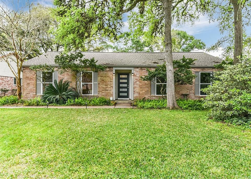 1st image of 13727 Oakwood Ln