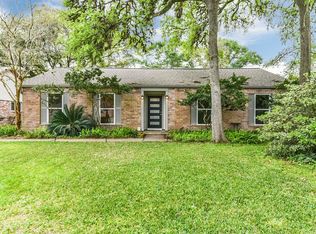 13727 Oakwood Ln, Sugar Land, TX 77498