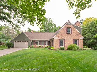 2922 N Cambridge Rd, Lansing, MI 48911