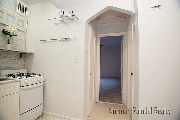 Rented by Norman Raindel, LREB | media 4