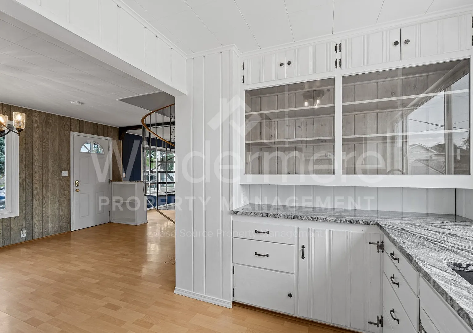 ** First month half off ** Beautiful 3 Bedroom Home - EV Charger - Pet Friendly — Photo 4