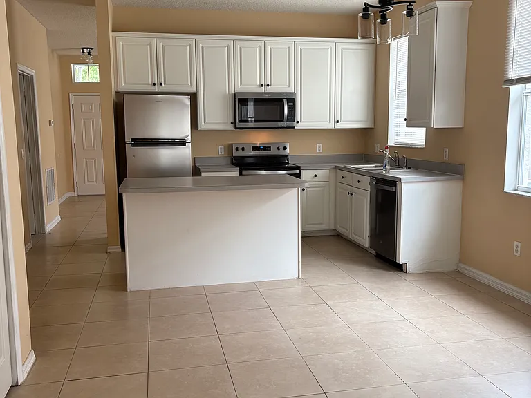 906 Glen Abbey Cir — Photo 9