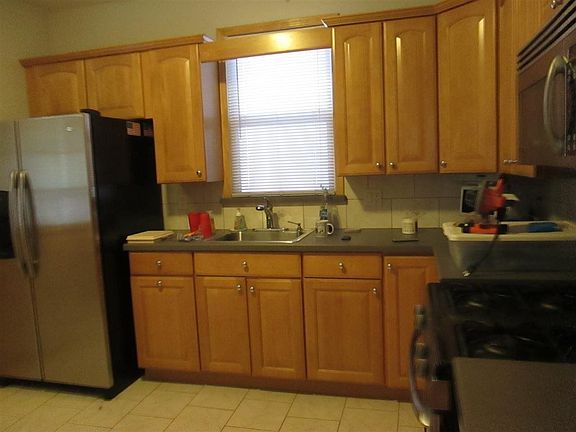 3rd image of 72 Williams Ave