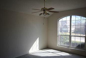 5th image of 2415 Rebecca Dr