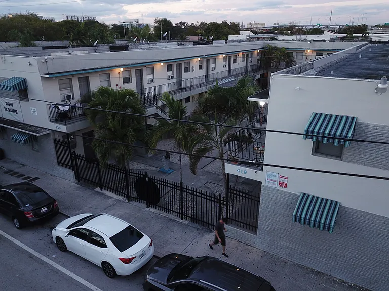 DOWNTOWN VILLAS LLC — Photo 8