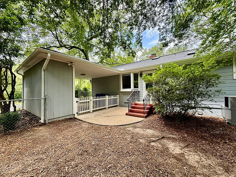 Side-yard (fenced)