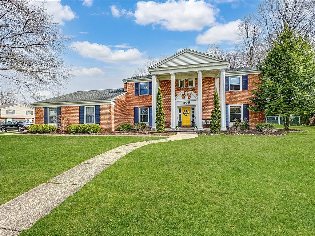 1105 Southview Dr photo 1