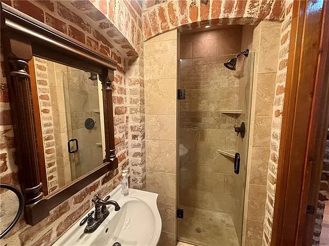 1027 Chartres St #F — Photo 20