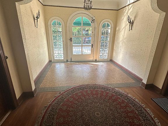 3rd image of 2574 N Beachwood Dr #103