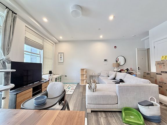 3rd image of 429 Cherry St #7
