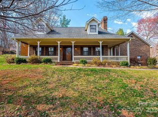 4207 Hemingway Dr, Hickory, NC 28601
