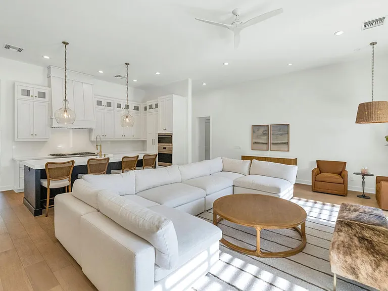 4147 E Clarendon Ave — Photo 10