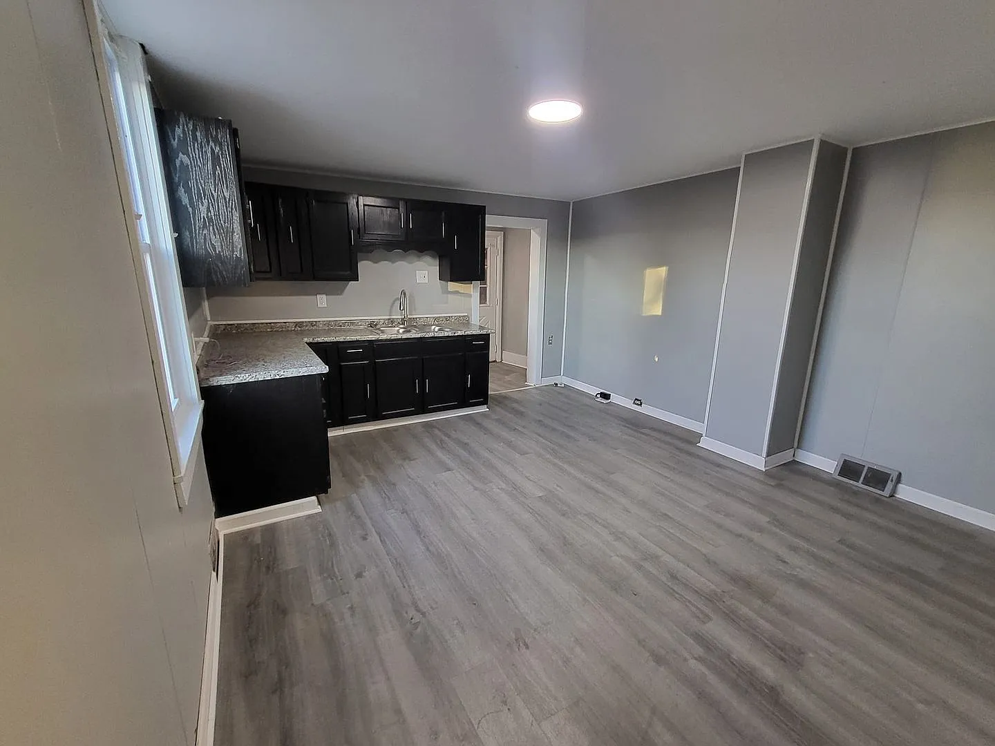 Fully update 4 bedroom 2 bath house for rent located in Glassport! — Photo 2